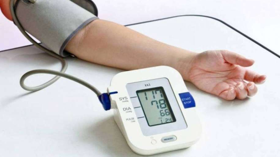 Máy đo huyết áp điện tử nào tốt cho người già? 

