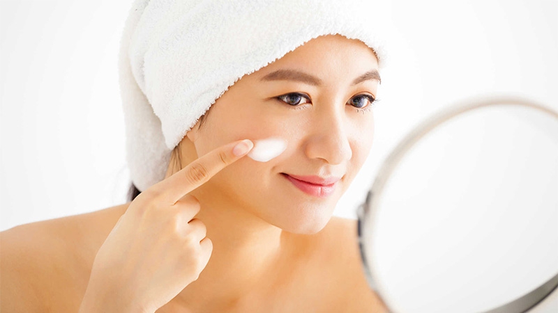 Nên skincare sau khi tắm hay trước khi đi ngủ mới tốt nhất cho da?