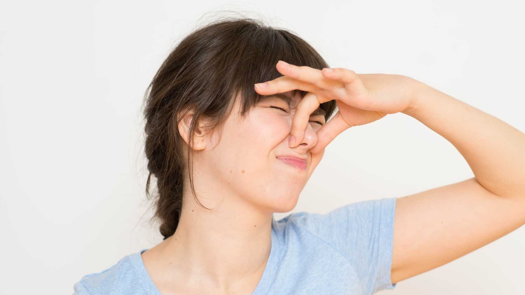 Nghẹt mũi ù tai có nguy hiểm không?