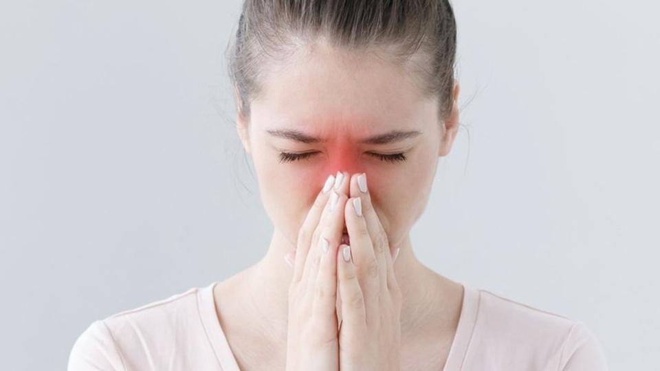 Phẫu thuật nâng mũi có thể làm tăng nguy cơ viêm xoang?
