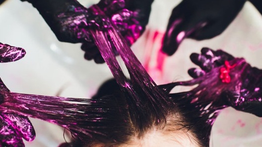 Có những loại thuốc nhuộm tóc nào không gây kích ứng hoặc gây hại cho da đầu?
