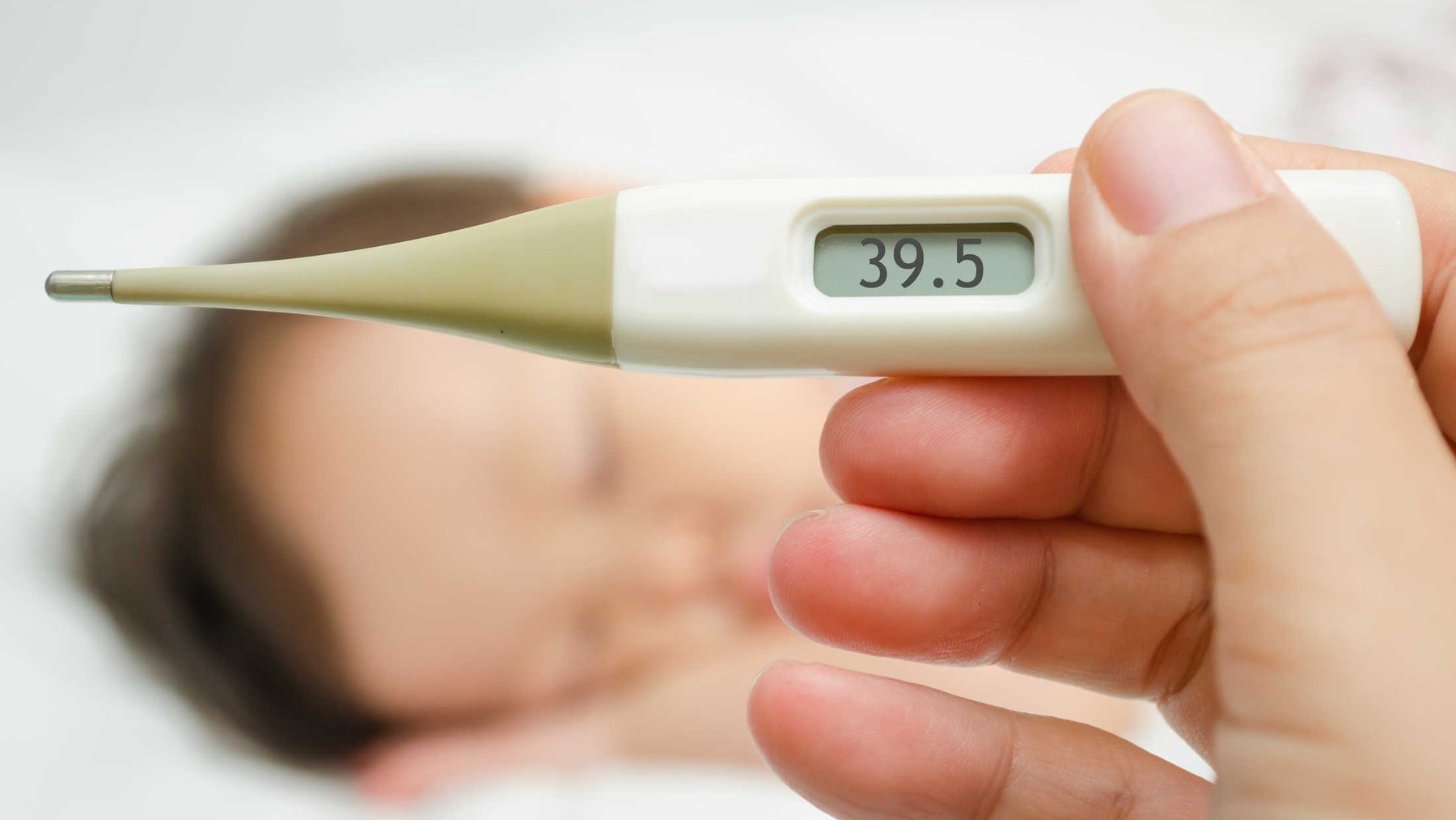 Dấu hiệu và cách điều trị khi trẻ bị sốt nổi mề đay 