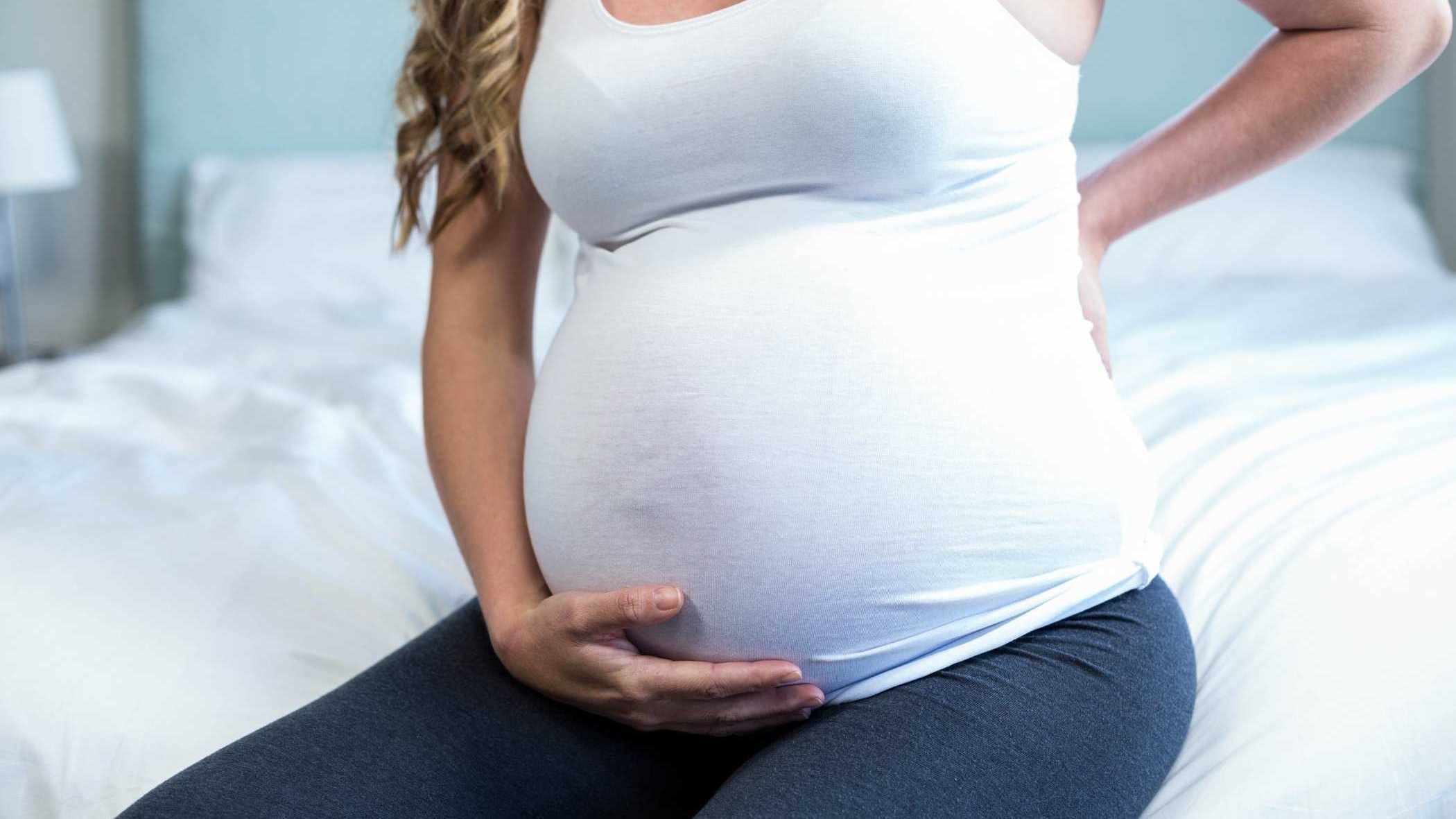 Làm thế nào để xử lý và giảm đau sườn khi mang thai?

