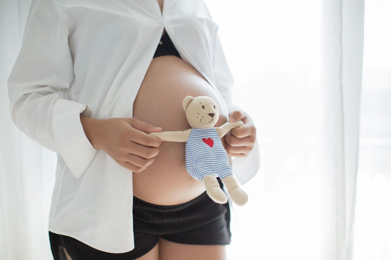 Nhịp tim thai nhi cao xảy ra khi nào trong quá trình mang thai?
