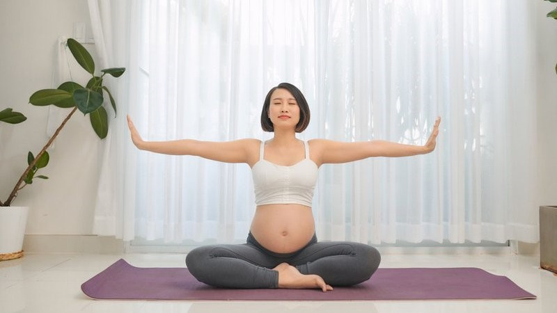 Nguyên nhân mẹ bầu nhức mỏi tay chân khi mang thai 3 tháng đầu và cách - 1