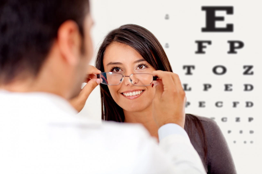 Công dụng của V.Rohto cho mắt cận là gì?
