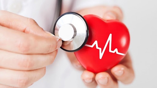 Những yếu tố nào có thể gây ra tim đập nhanh và mạnh?
