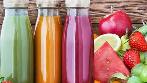 Giải đáp thắc mắc: Nước ép trái cây đóng chai có tốt không?