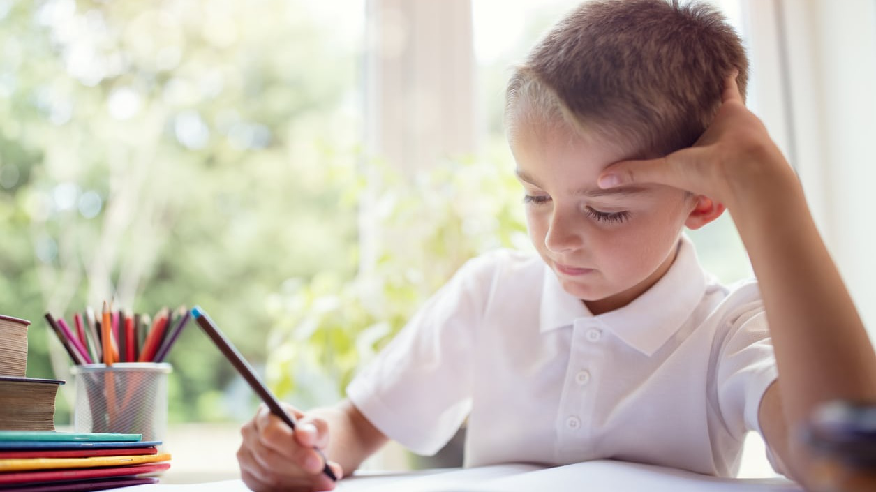 Những yếu tố nào có thể gây stress cho trẻ 7 tuổi?
