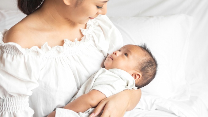 Does eating ngai cuu benefit postpartum women?