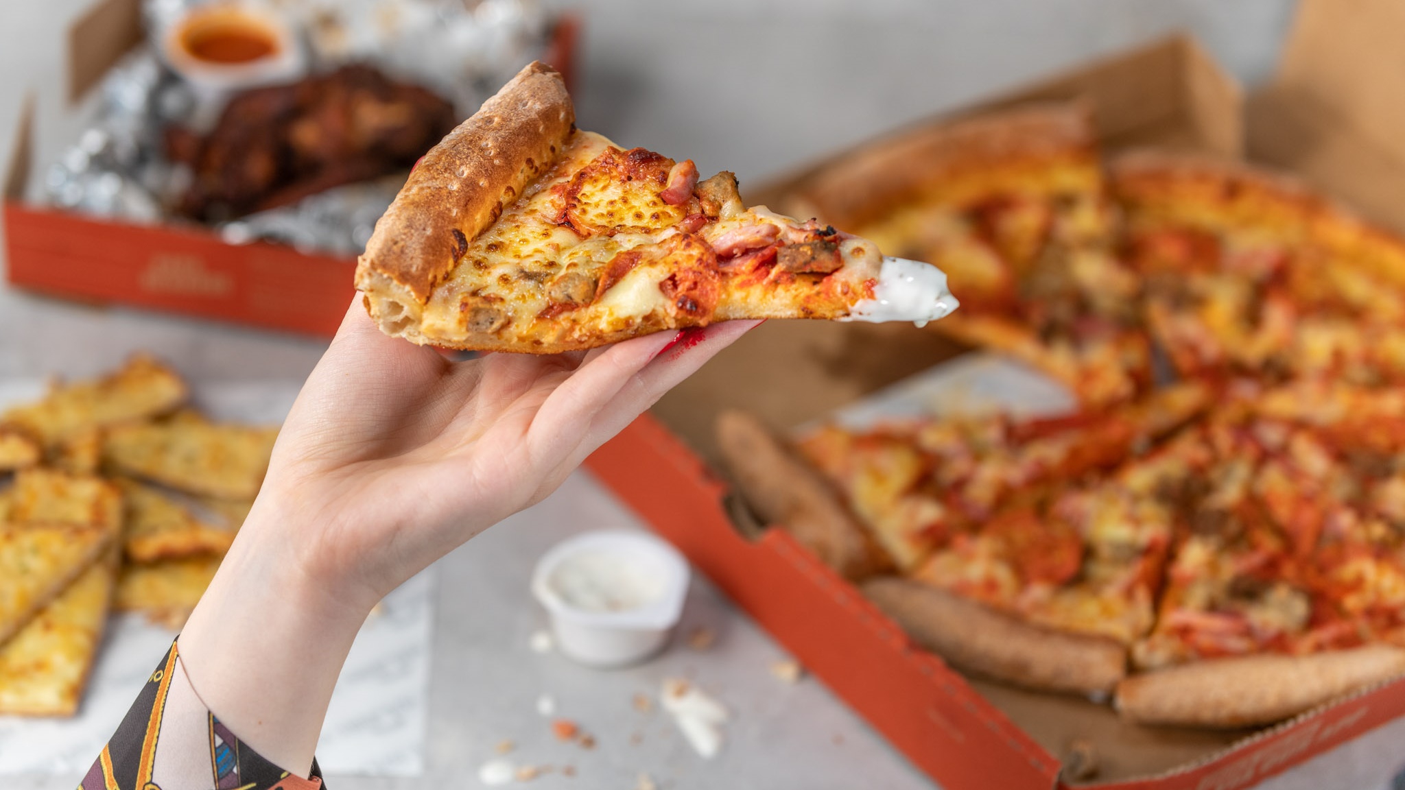 Nếu tôi là người muốn giảm cân, liệu có nên ăn pizza hải sản không?

Các câu hỏi này liên quan đến thông tin về lượng calo trong pizza hải sản, nguyên liệu, cách giảm calo và tác động của các yếu tố khác lên lượng calo trong món ăn này. Khi được trả lời một cách đầy đủ, các câu trả lời này có thể tạo thành một bài viết bao quát về pizza hải sản và lượng calo.