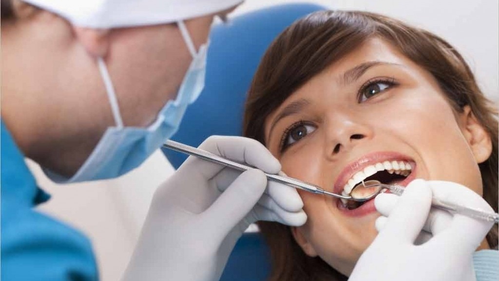 Có nguy hiểm gì khi nhổ răng số 8 hàm dưới không đúng cách?
