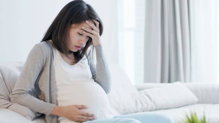 Rỉ ối có nguy hiểm không? Cách xử trí rỉ nước ối khi mang thai