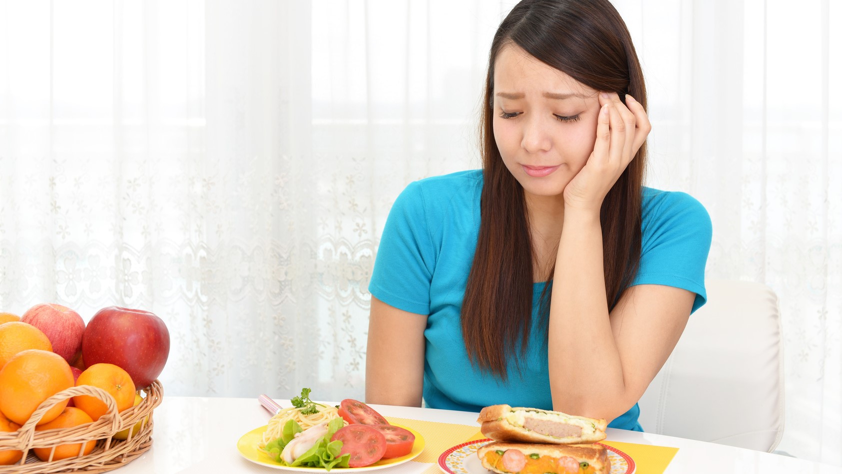 Bao lâu thì có thể ăn các loại thức ăn cứng sau khi nhổ răng số 8?
