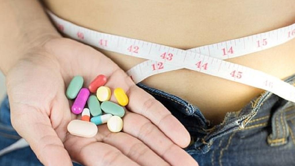 Có nên kết hợp sử dụng thuốc giảm cân và chế độ ăn uống để giảm cân sau sinh?
