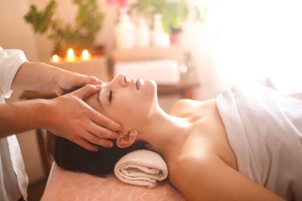 Massage bằng dầu thơm hiệu quả như spa tại nhà 2