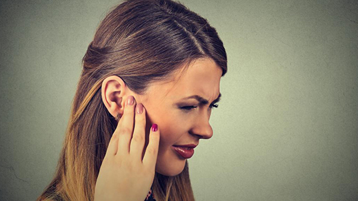Khi nào cần tới bác sĩ để được chẩn đoán và điều trị cho tình trạng lỗ tai bị đau nhức và sưng?