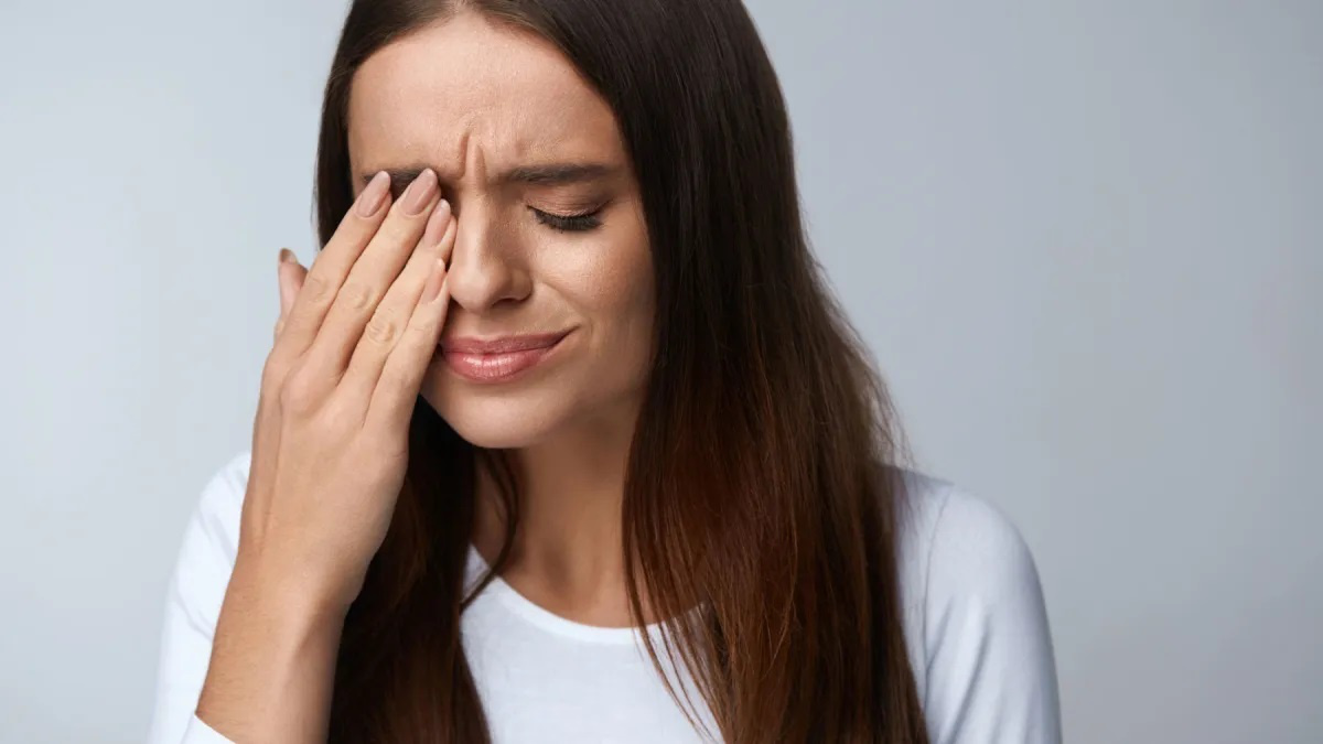 Viêm bờ mi làm khóe mắt bị ngứa như thế nào?
