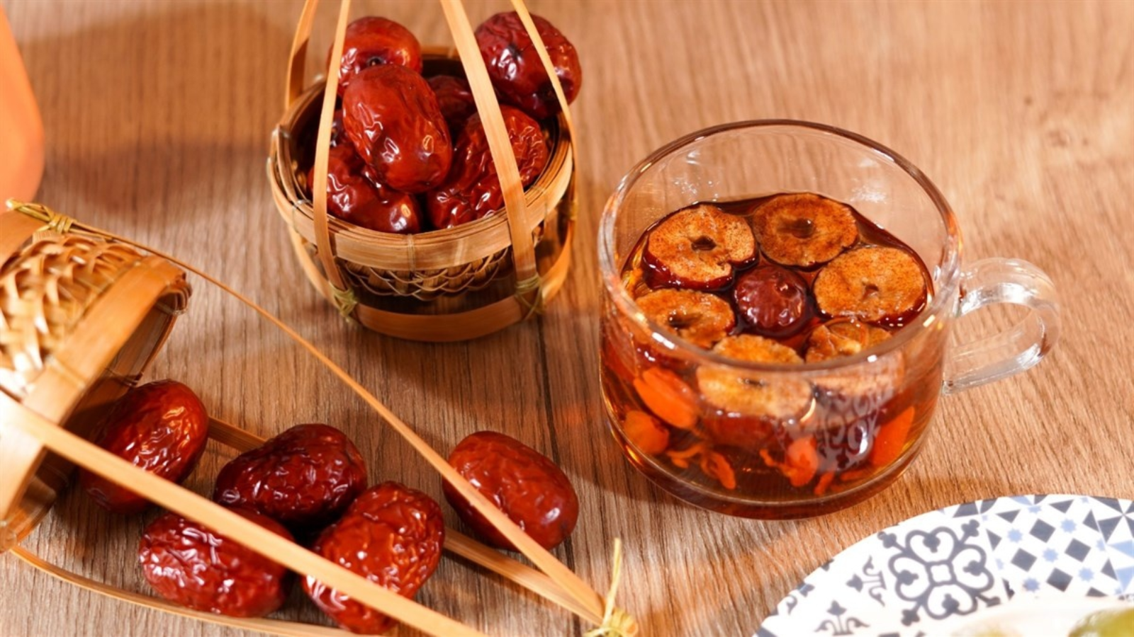 Đại táo – Vị thuốc bổ khí dưỡng huyết, an thần, tăng đề kháng hiệu quả 0 Đại táo ngâm mật ong tác dụng bổ tỳ vị, dưỡng huyết, an thần