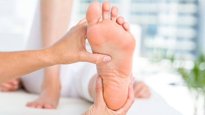 Tê lòng bàn chân: Nguyên nhân và cách điều trị hiệu quả