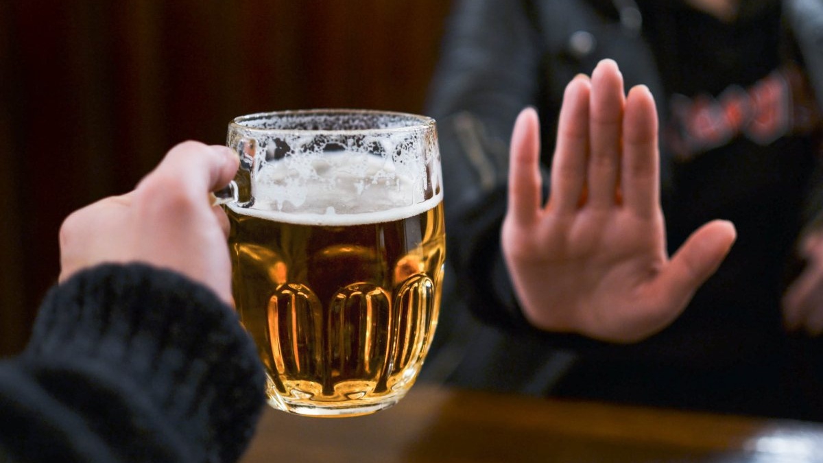 Tại sao cần tránh sử dụng bia trước khi tiêm filler?
