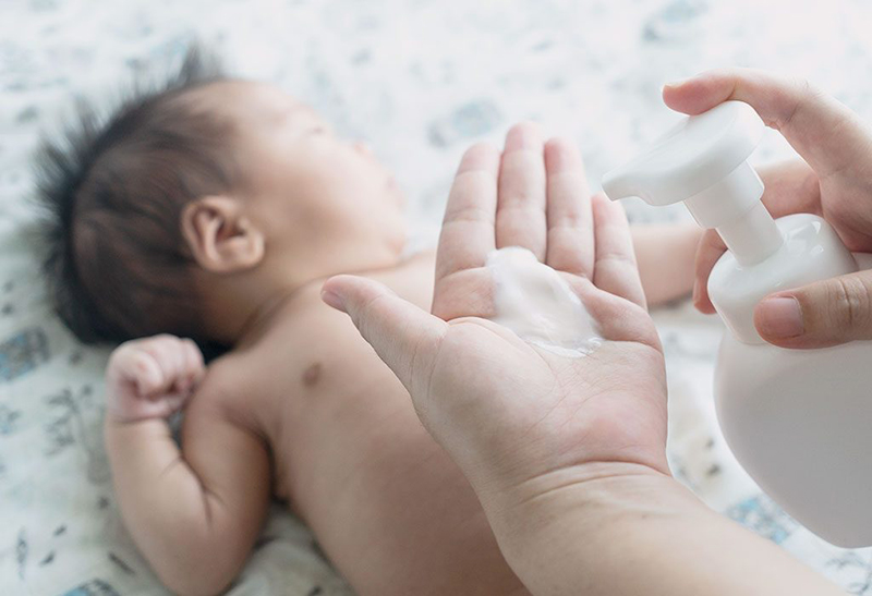 Thắc mắc: Trẻ sơ sinh bị viêm da cơ địa mẹ kiêng ăn gì? 6