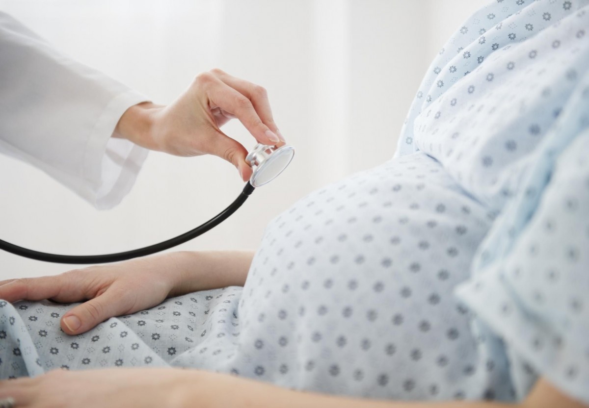 Có những triệu chứng gì khi mẹ bầu bị thiếu máu hồng cầu nhỏ?
