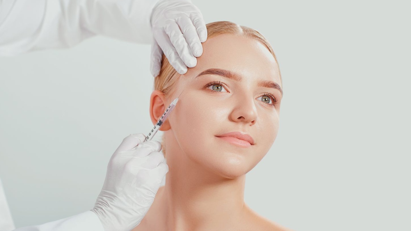 Tìm hiểu về tiêm botox xóa nhăn mắt​: Hiệu quả và nguy cơ tiềm ẩn