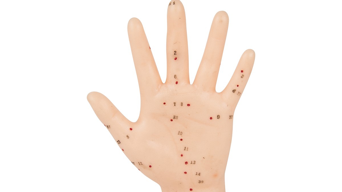 Vị trí 14 huyệt trên bàn tay và tác dụng của việc bấm huyệt ở bàn tay