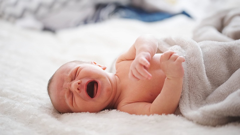 Hướng dẫn cách giúp trẻ sơ sinh thở khò khè và hay vặn mình để giảm khó chịu