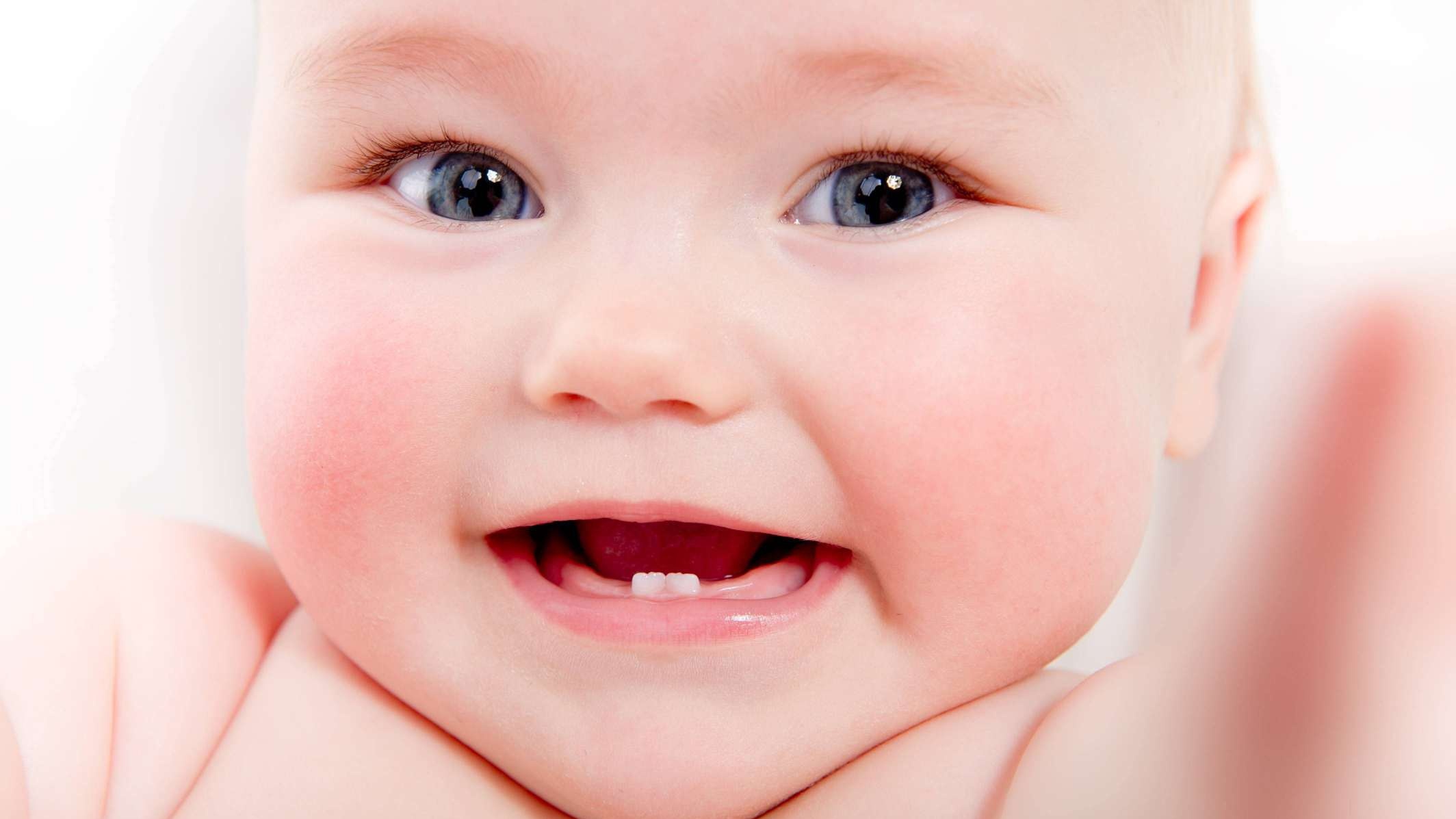 Tại sao bé cần được bổ sung canxi khi mọc răng?
