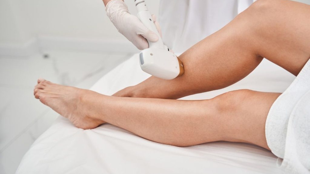 Triệt lông 1/2 chân là gì? Các cách triệt lông phổ biến