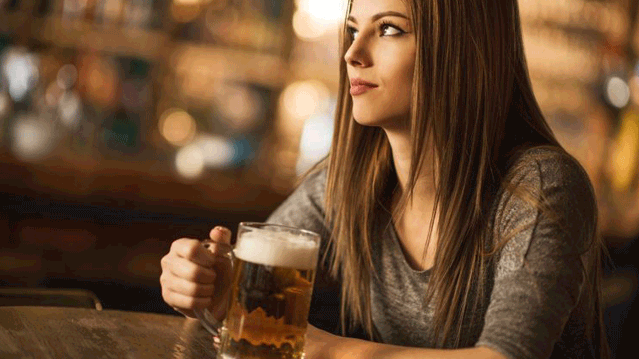 Tới tháng tới tháng uống bia có sao không uống bia có an toàn không
