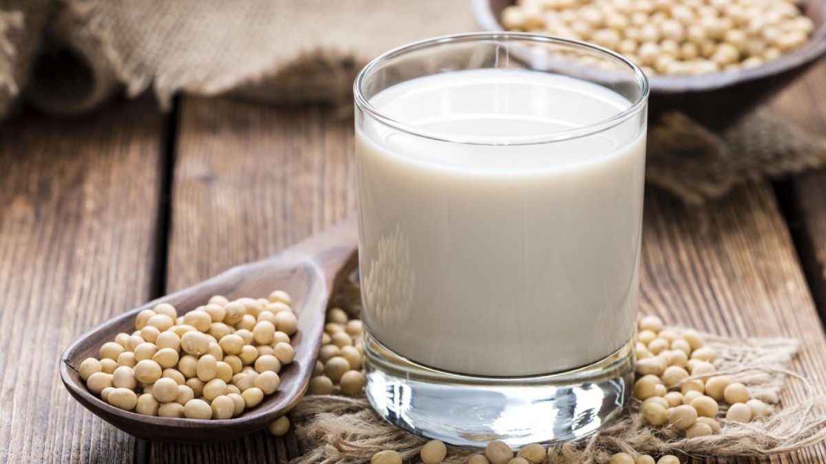 Uống sữa đậu nành có thể gây ảnh hưởng đến cân nặng không? (Trả lời: Không có bằng chứng cho thấy uống sữa đậu nành có ảnh hưởng đến cân nặng)
