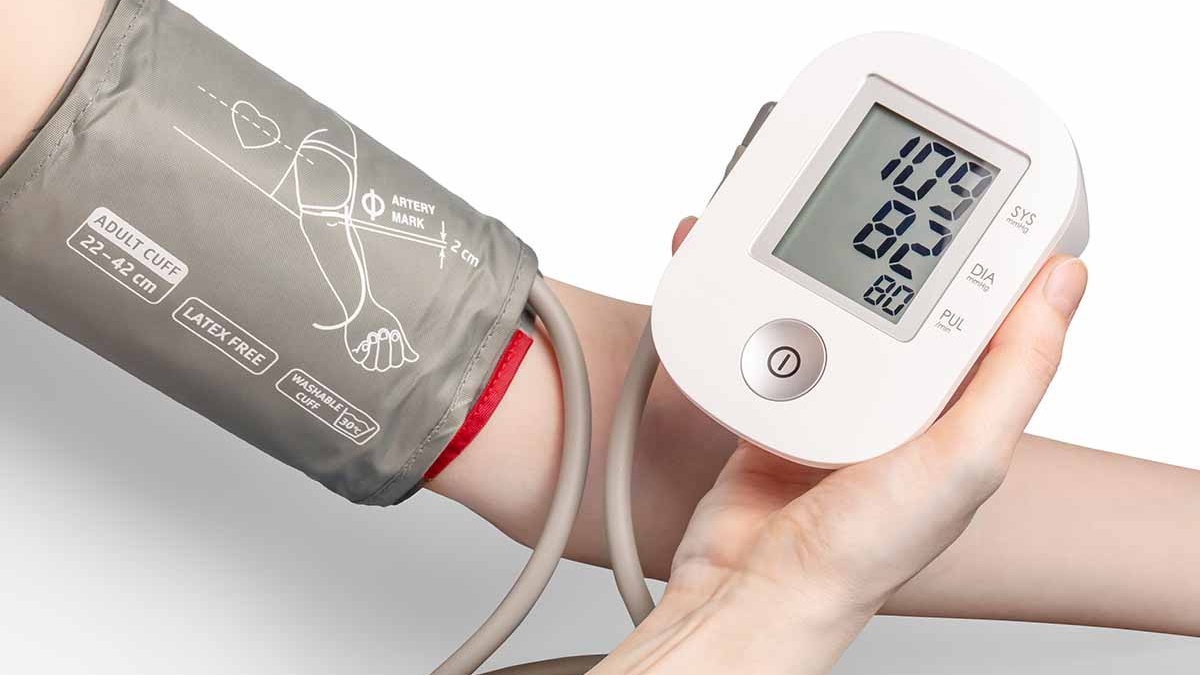What are the common mistakes to avoid when measuring blood pressure?
