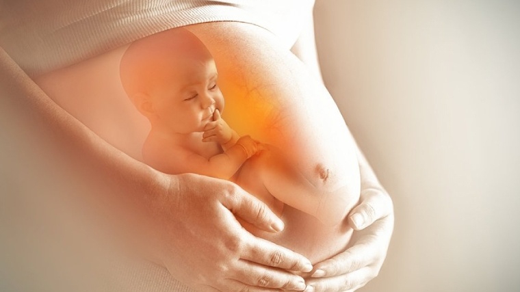 Có cần thay đổi vị trí em bé trong bụng mẹ để ảnh hưởng tới quá trình sinh đẻ riêng?
