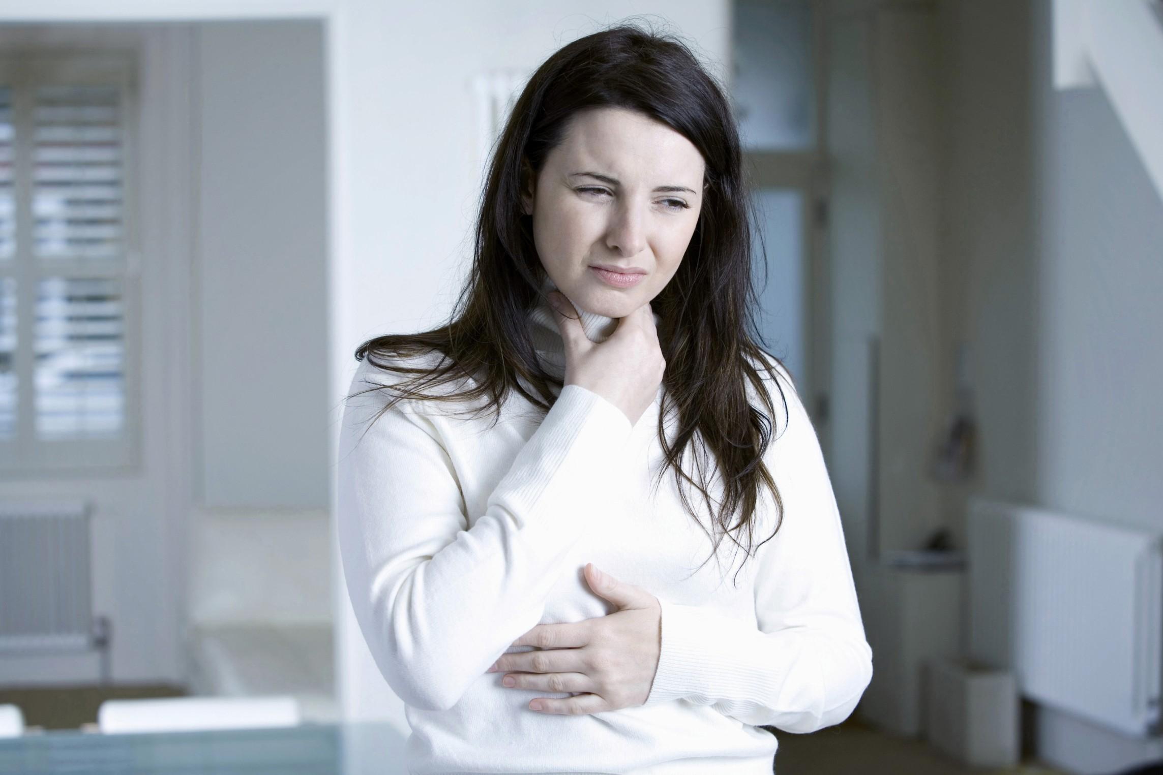 Làm thế nào để chẩn đoán được bệnh gây đau họng bên phải?

