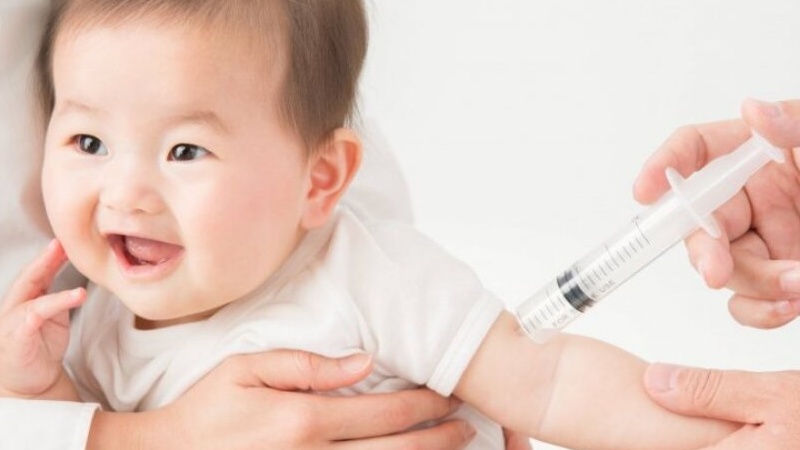 Bình thường, sau bao lâu từ mũi tiêm đầu tiên, người tiêm vắc xin viêm màng não mô cầu BC cần tiêm mũi thứ hai?
