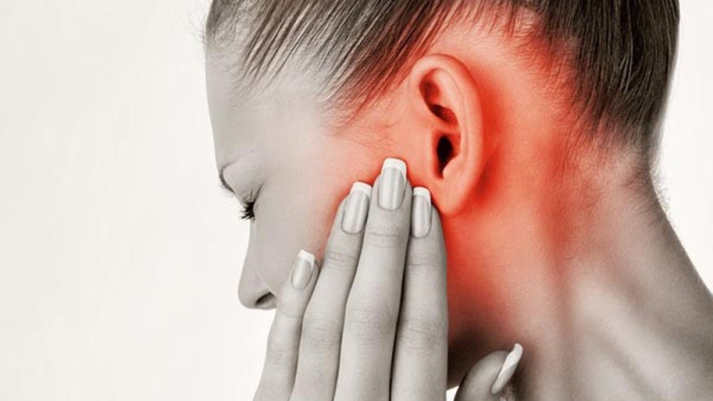 Có những triệu chứng nào thường gặp khi bị viêm ống tai ngoài?
