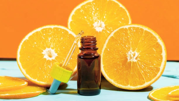 Vitamin C có nên dùng cho loại da dầu mụn và cần lưu ý những gì khi dùng? 4