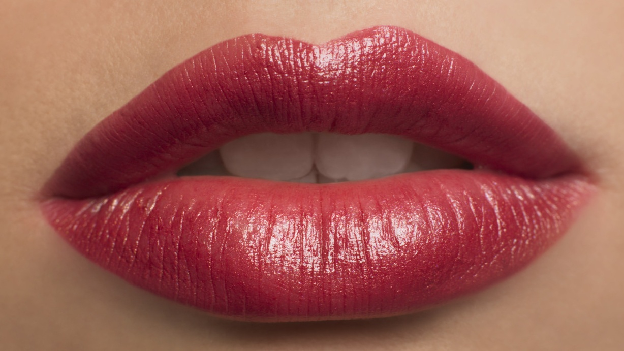 Quá trình phun môi có đau không?
