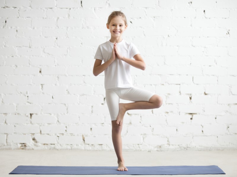 Lợi ích của các bài tập yoga cho trẻ em không phải ai cũng biết 4