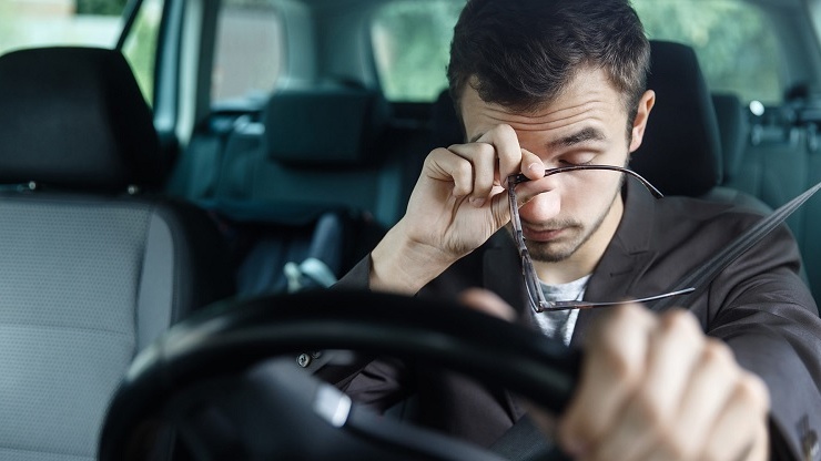 Lái xe đường dài nên dừng nghỉ ngơi thư giãn