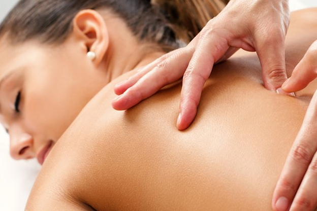 Cách massage cho người bị gai cột sống 3
