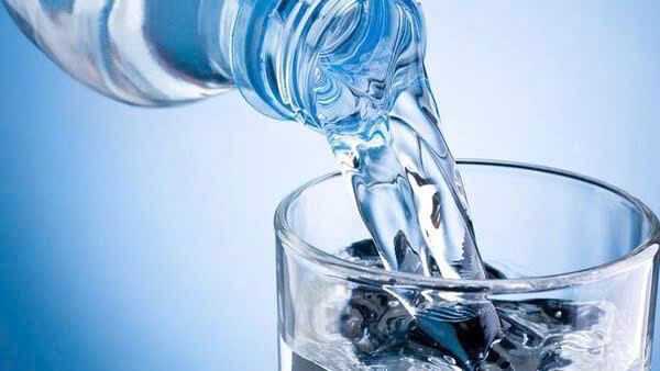 2-lit-nuoc-la-bao-nhieu-coc-uong-2-lit-nuoc-moi-ngay-co-loi-ich-gi 1