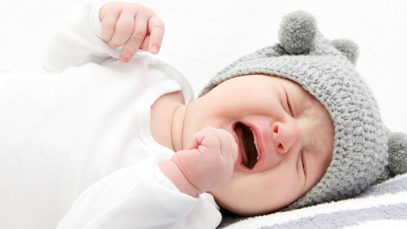 Có nên ngưng sữa mẹ khi trẻ sơ sinh bị lây cảm cúm từ mẹ? 1