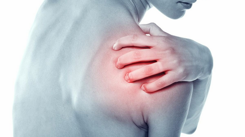 Góc hỏi đáp: Trật khớp vai có phải mổ không? 2
