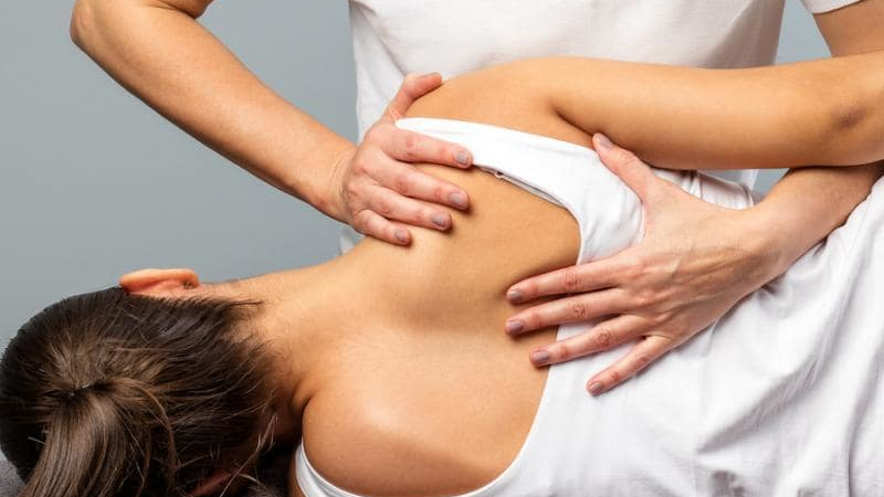 Góc hỏi đáp: Trật khớp vai có phải mổ không? 3