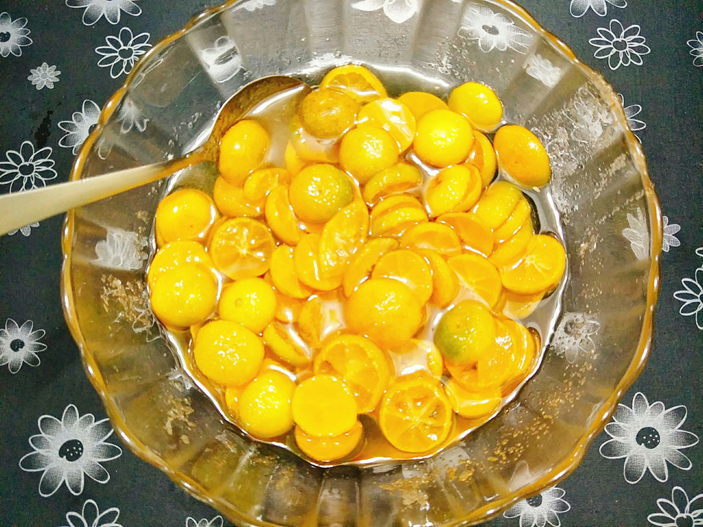 Học ngay cách ngâm quất với đường phèn trị ho an toàn, hiệu quả 2.jpg