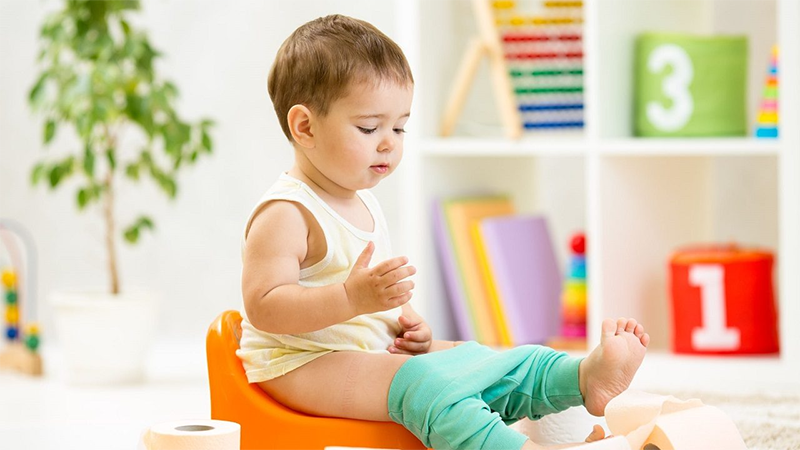 Trẻ 7 tháng bị táo bón phải làm sao 2